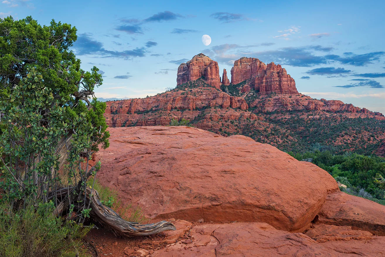 OJ006 Cathedral Rock & Moon, Sedona Arizona by Janell Evelyn Baca, Casa de Baca Studios, Florence, Arizona